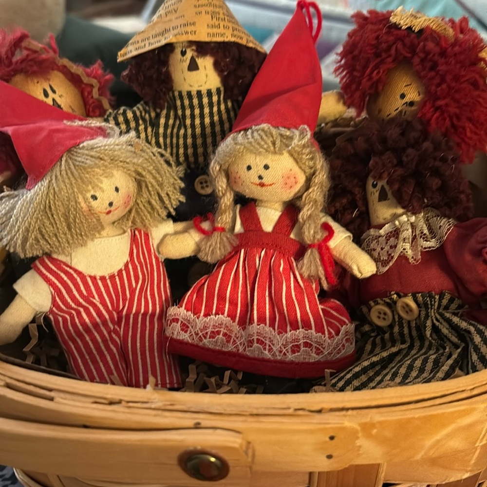 6 little people in the basket, colorful, smoke free home